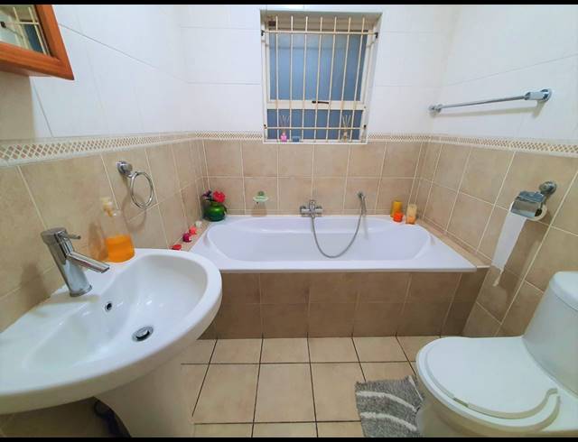 3 BEDROOM HOUSE FOR SALE IN RUYTERWACHT